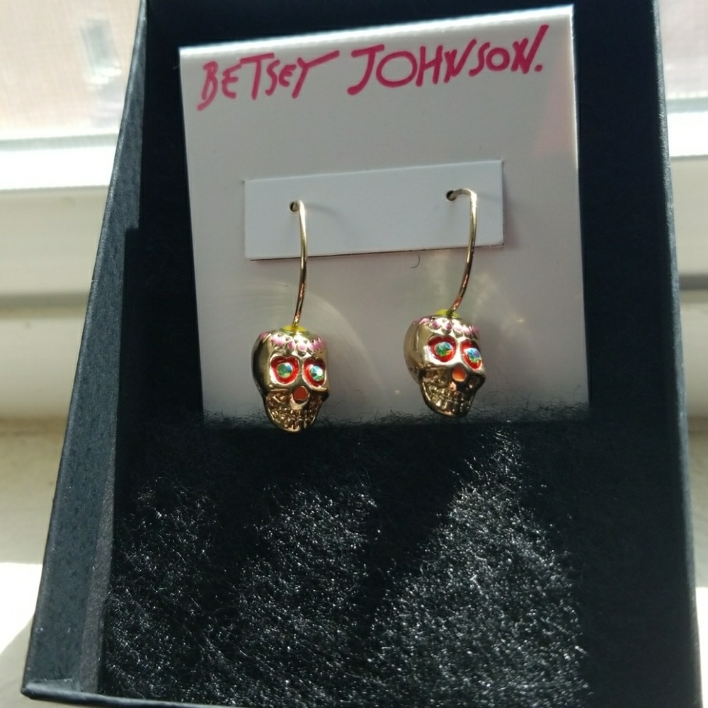 Dangling earring